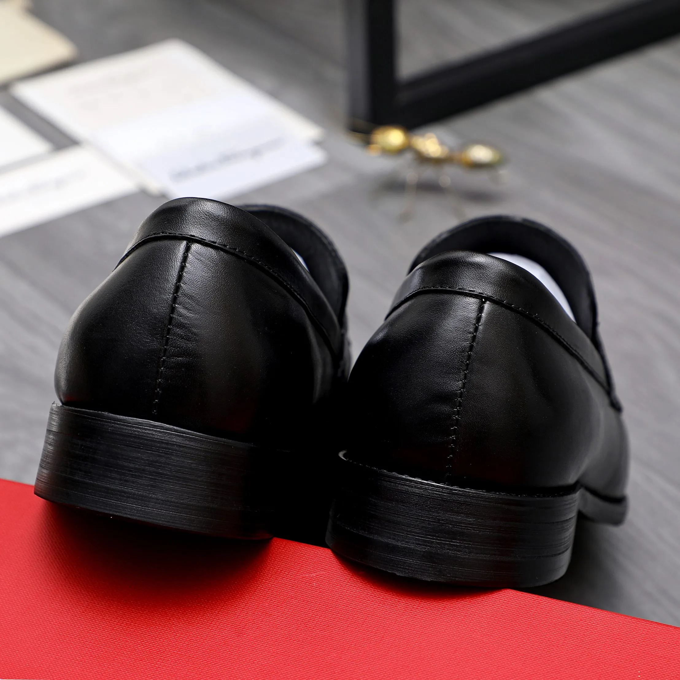 Men's shoes 💰480 Product trademark: Ferragamo " Ferragamo ] Business slip-on leather shoes Regular size: 39-44 Product materials: Selected high-quality cowhide upper, cowhide lining, original outsole